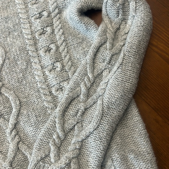 GAP Gray Crewneck Cable Knit Sweater - Picture 5 of 6